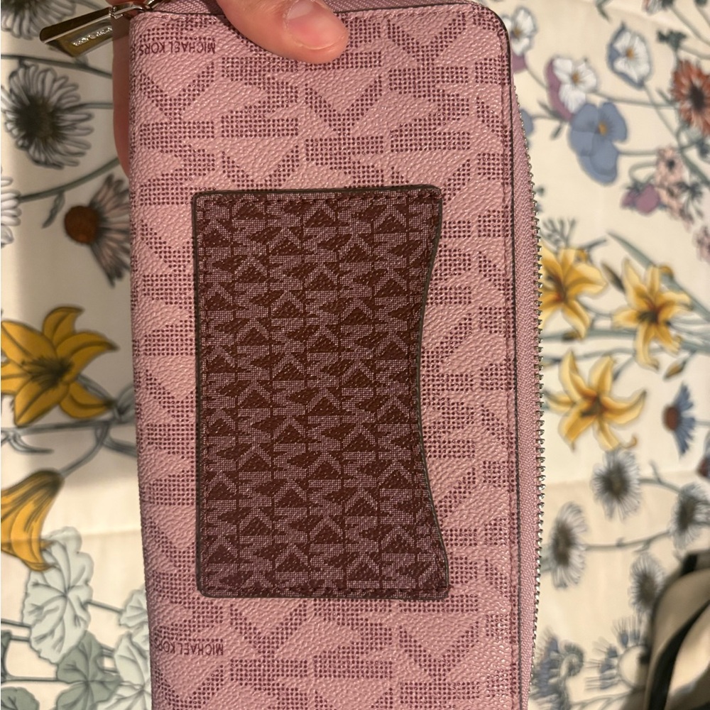NWOT Michael Kors Mauve and Cream Women's Wallet - Never Used - Picture 2 of 5